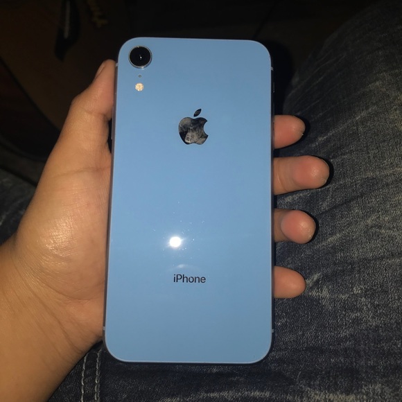 iPhone XR - Picture 2 of 3